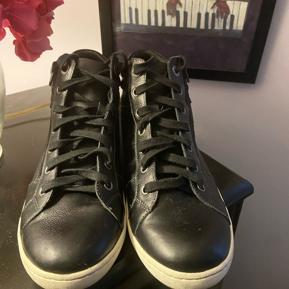 Taos black leather sneakers